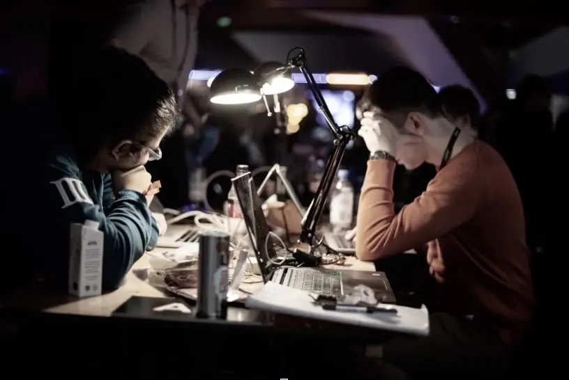 A team of consultants struggling, sybolising not having right enterprise planning software for FP&A AI